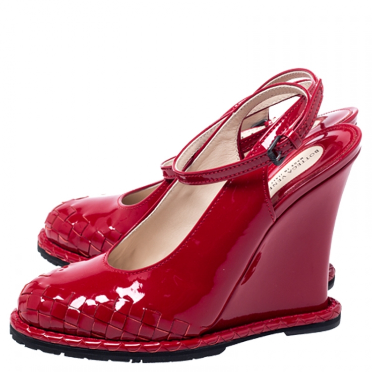 Pre Owned  Bottega Veneta Red Intrecciato Patent Leather Wedge Slingback Sandals Size 39