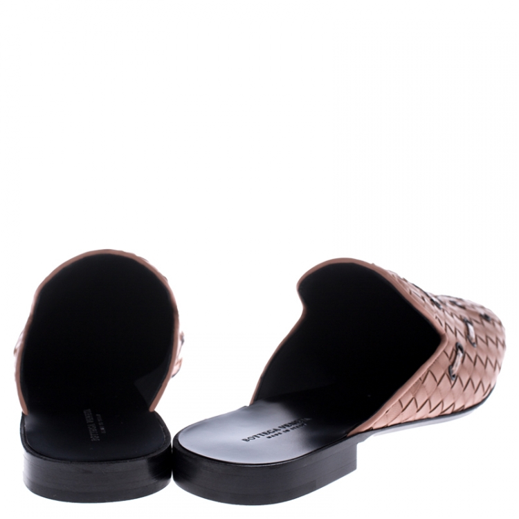 Pre Owned Bottega Veneta Beige Intreciatto Leather Mules Size 39