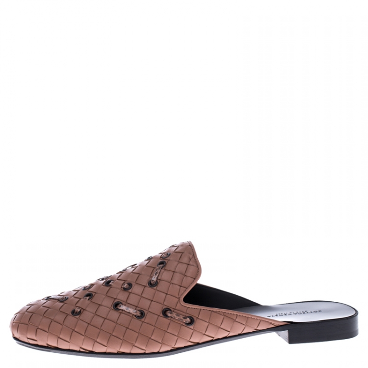 Pre Owned Bottega Veneta Beige Intreciatto Leather Mules Size 39