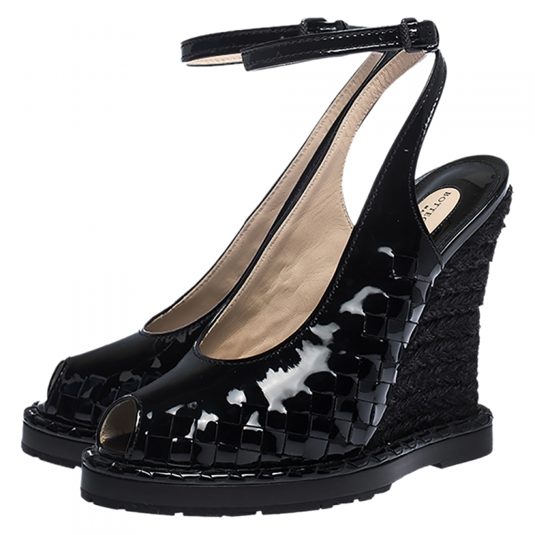 Pre Owned Bottega Veneta Black Patent Leather And Jute Intrecciato Wedge Ankle Wrap Peep Toe Sandals Size 37