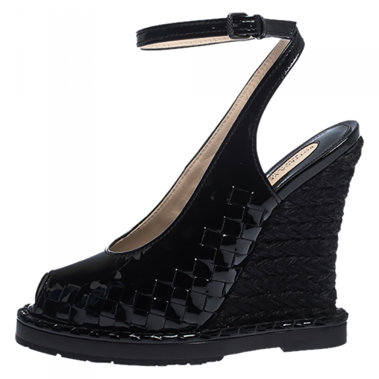 Pre Owned Bottega Veneta Black Patent Leather And Jute Intrecciato Wedge Ankle Wrap Peep Toe Sandals Size 37