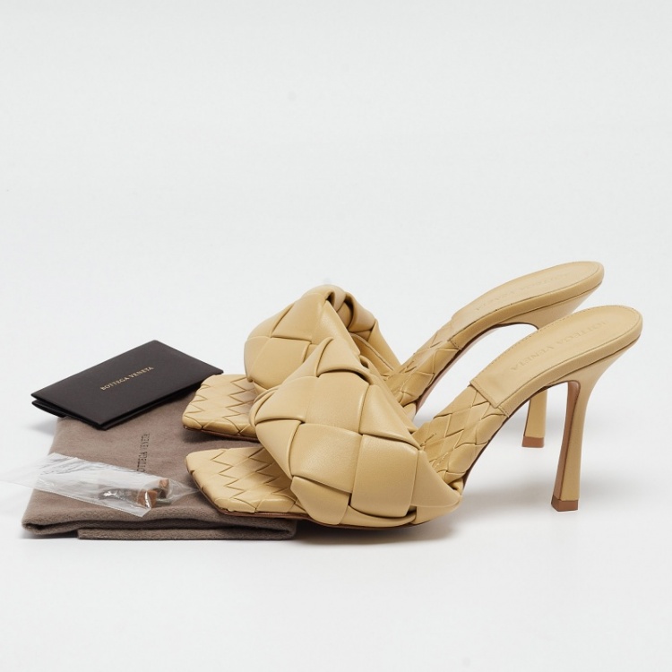 Pre Owned Bottega Veneta Light Yellow Quilted Leather Lido Slide Sandals Size 38