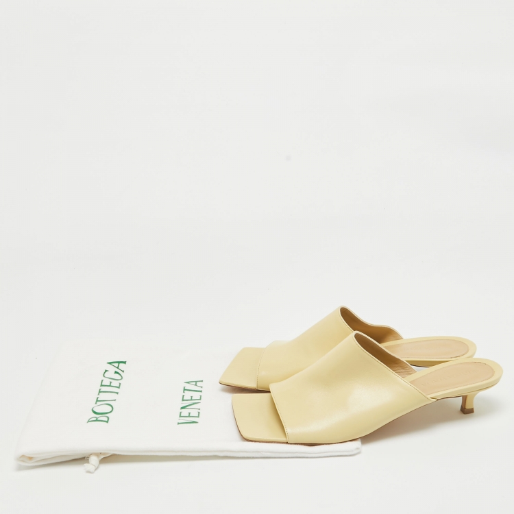 مملوكة مسبقًا Bottega Veneta Beige Leather Stretch Slide Sandals Size 40