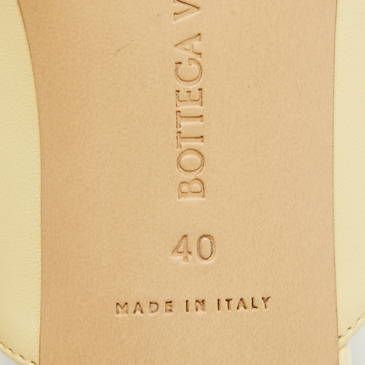 مملوكة مسبقًا Bottega Veneta Beige Leather Stretch Slide Sandals Size 40