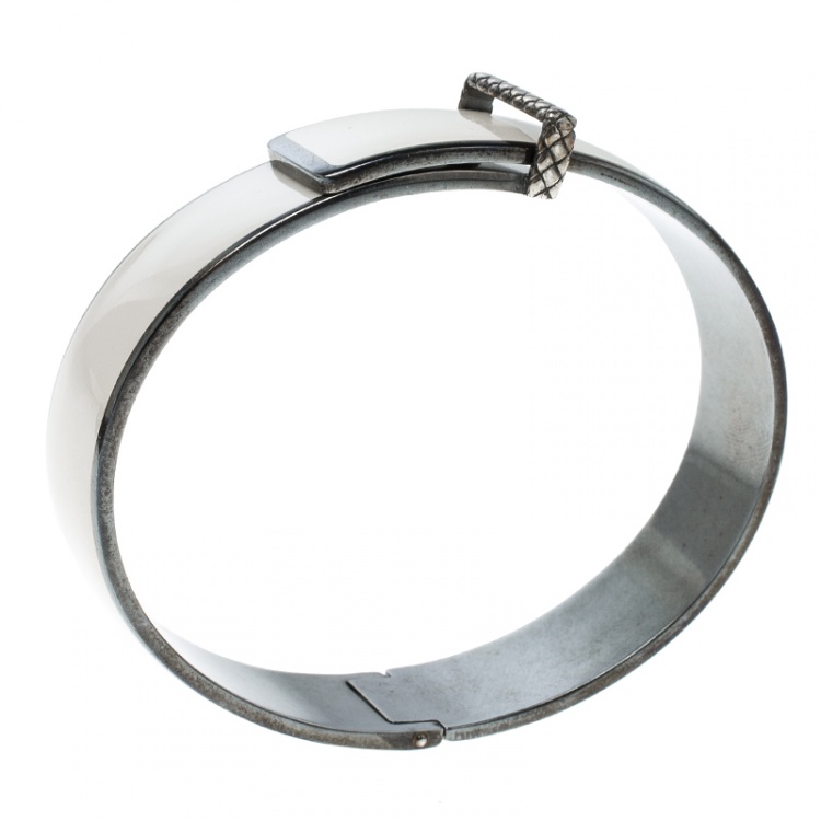 Pre Owned Bottega Veneta Intrecciato White Enamel Oxidized Silver Bracelet M