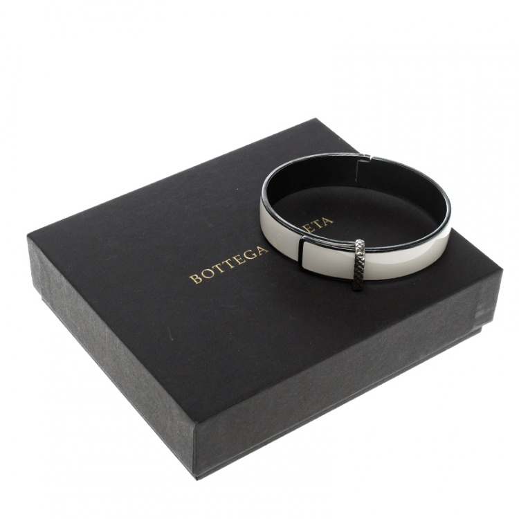 Pre Owned Bottega Veneta Intrecciato White Enamel Oxidized Silver Bracelet M