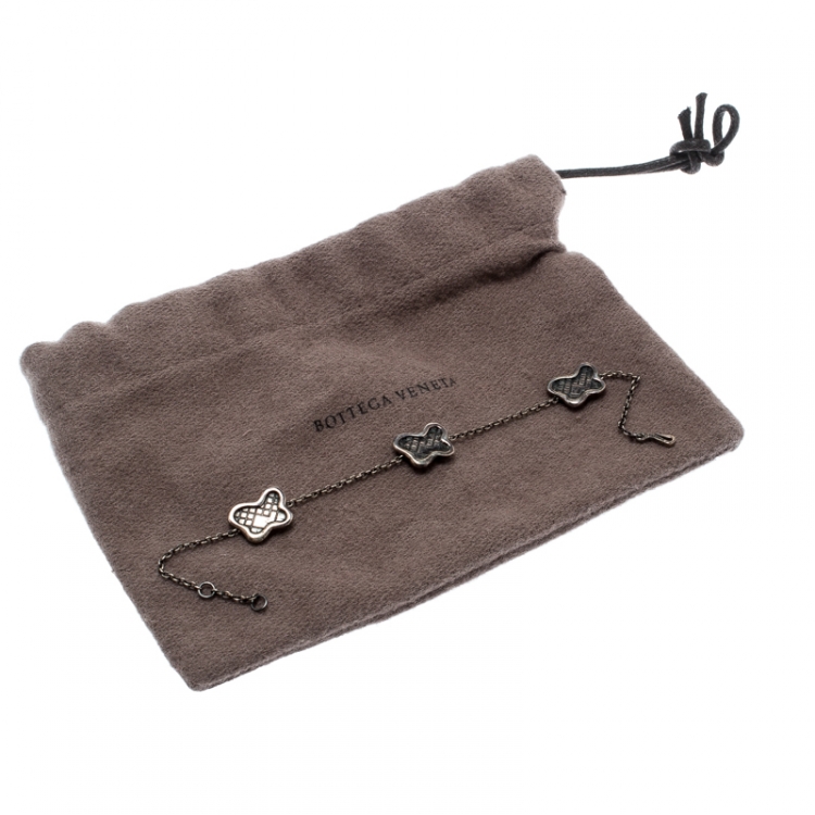 Pre Owned Bottega Veneta Intrecciato Engraved Butterfly Charm Sterling Silver Bracelet S