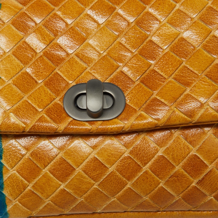 Pre Owned Bottega Veneta Tri Color Intrecciato Leather Turn Lock Clutch