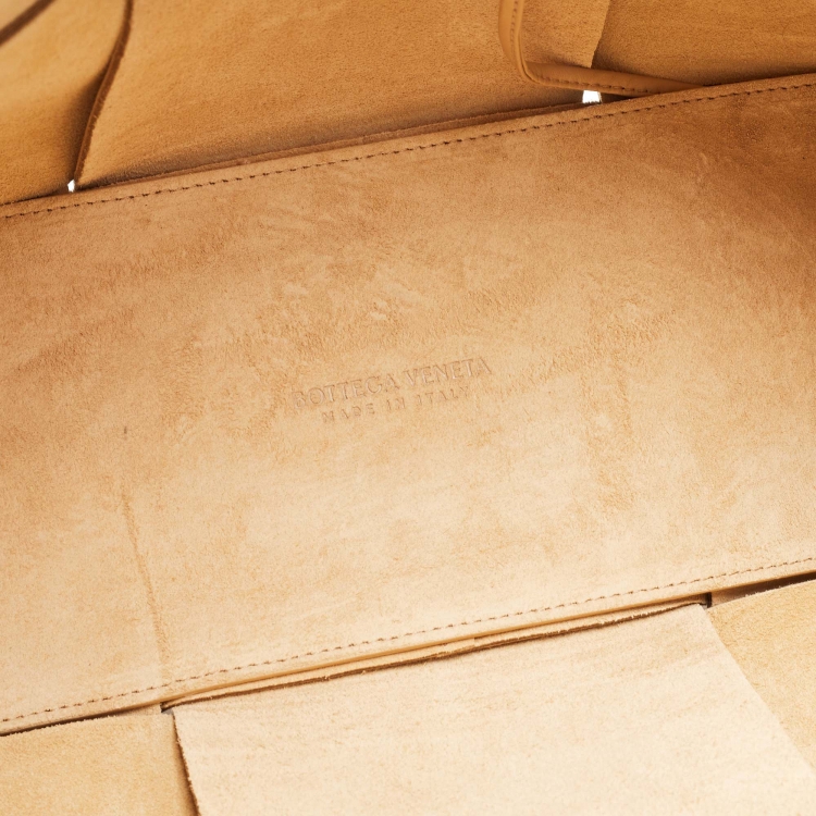 Pre Owned Bottega Veneta Beige Intreccio Leather Medium Arco Tote