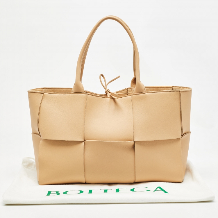 Pre Owned Bottega Veneta Beige Intreccio Leather Medium Arco Tote