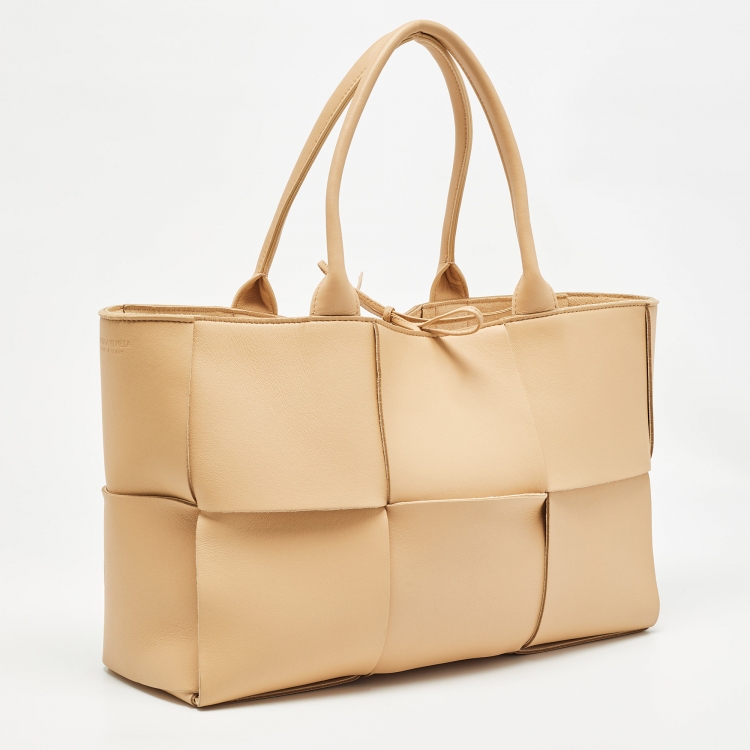 Pre Owned Bottega Veneta Beige Intreccio Leather Medium Arco Tote