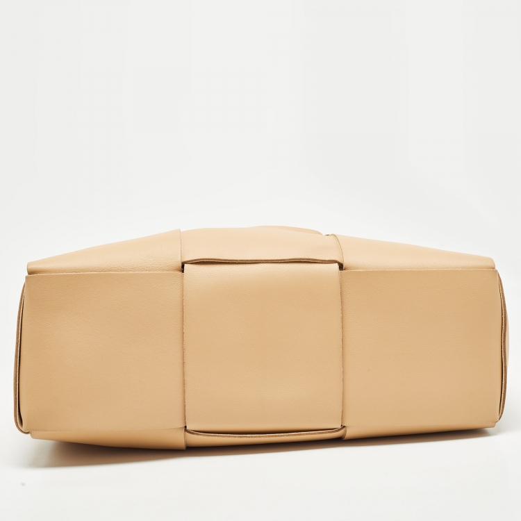 Pre Owned Bottega Veneta Beige Intreccio Leather Medium Arco Tote