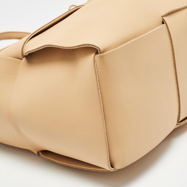 Pre Owned Bottega Veneta Beige Intreccio Leather Medium Arco Tote