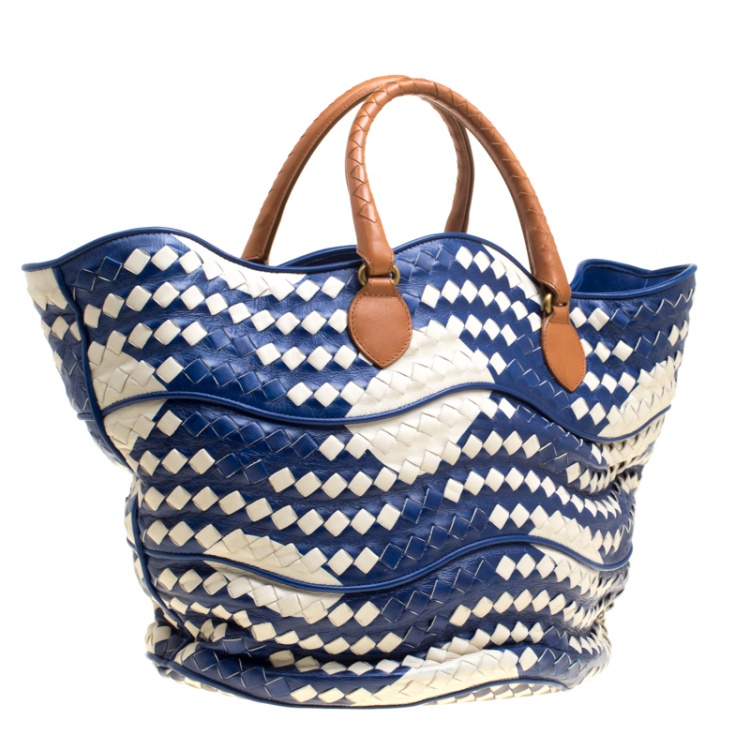 Pre Owned Bottega Veneta Blue/White Intrecciato Leather Bucket Bag
