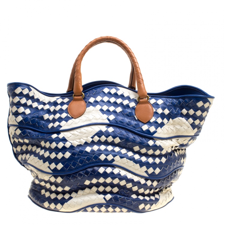 Pre Owned Bottega Veneta Blue/White Intrecciato Leather Bucket Bag