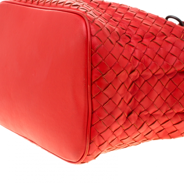Pre Owned Bottega Veneta Red Intrecciato Leather Drawstring Bucket Bag