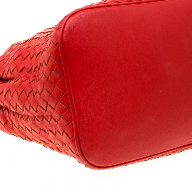 Pre Owned Bottega Veneta Red Intrecciato Leather Drawstring Bucket Bag
