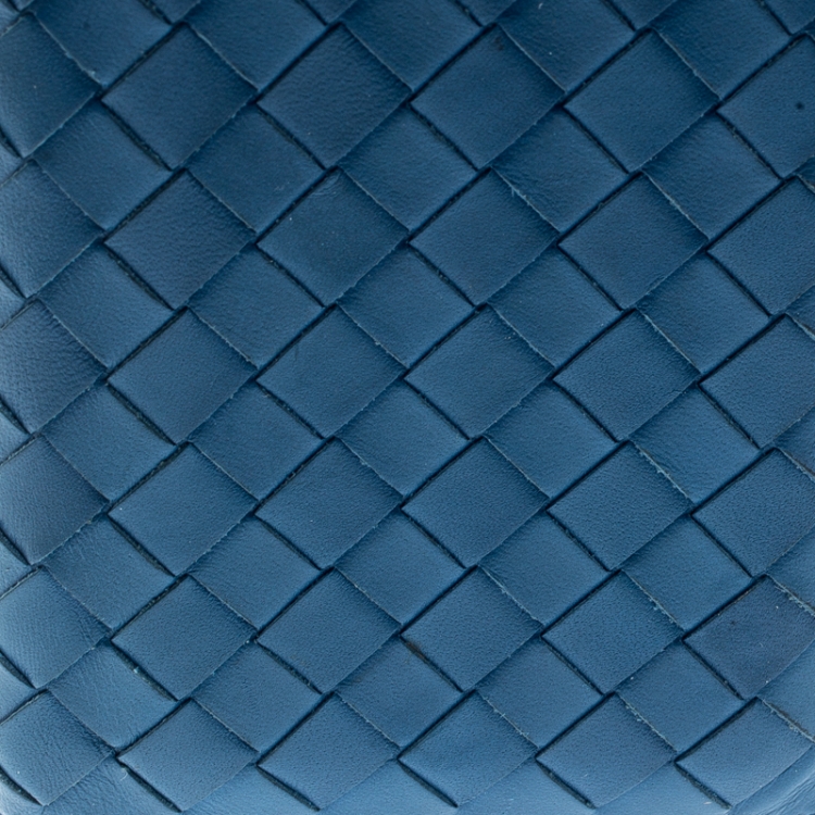 مملوكة مسبقًا Bottega Veneta Blue Intrecciato Leather Bifold Card Case