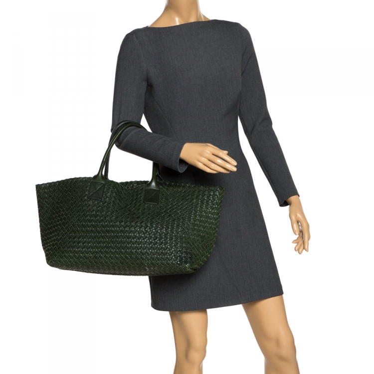 Pre Owned Bottega Veneta Green Intrecciato Leather Medium Cabat Tote with Pouch