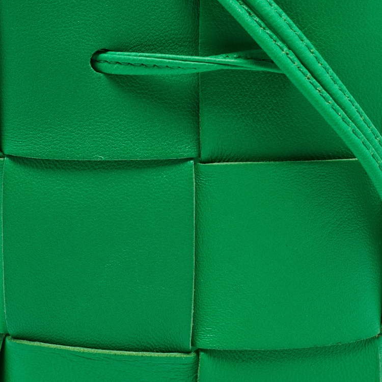 Pre Owned Bottega Veneta Green Intrecciato Leather Mini Cassette Bucket Bag