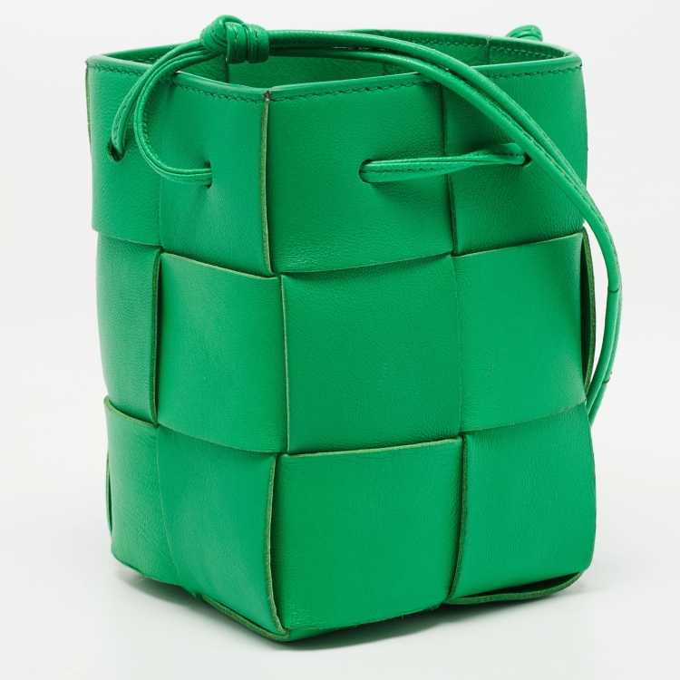 Pre Owned Bottega Veneta Green Intrecciato Leather Mini Cassette Bucket Bag