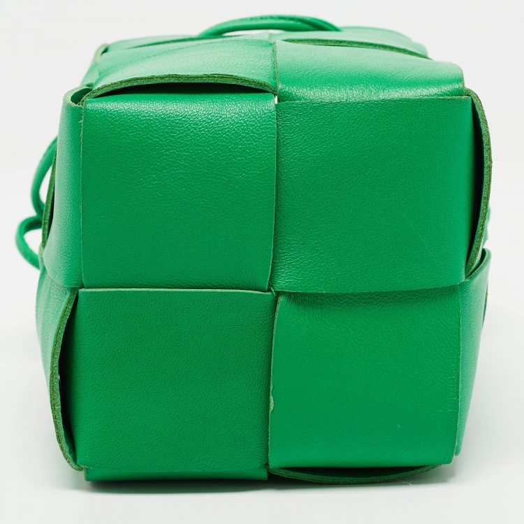 Pre Owned Bottega Veneta Green Intrecciato Leather Mini Cassette Bucket Bag