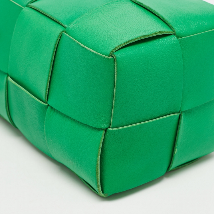 Pre Owned Bottega Veneta Green Intrecciato Leather Mini Cassette Bucket Bag