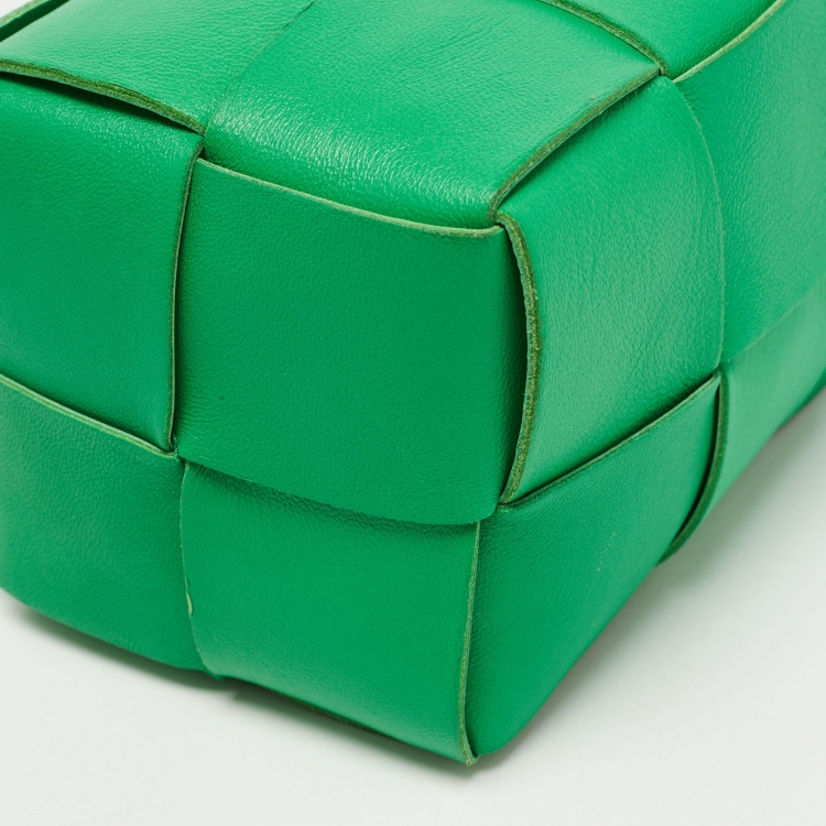 Pre Owned Bottega Veneta Green Intrecciato Leather Mini Cassette Bucket Bag
