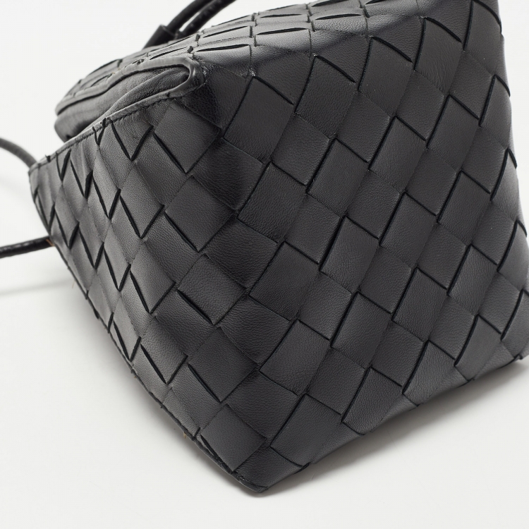 Pre Owned Bottega Veneta Black Leather Mini Knot Bucket Clutch Bag