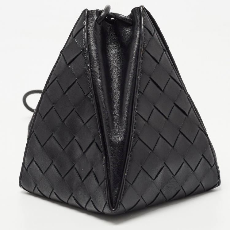 Pre Owned Bottega Veneta Black Leather Mini Knot Bucket Clutch Bag