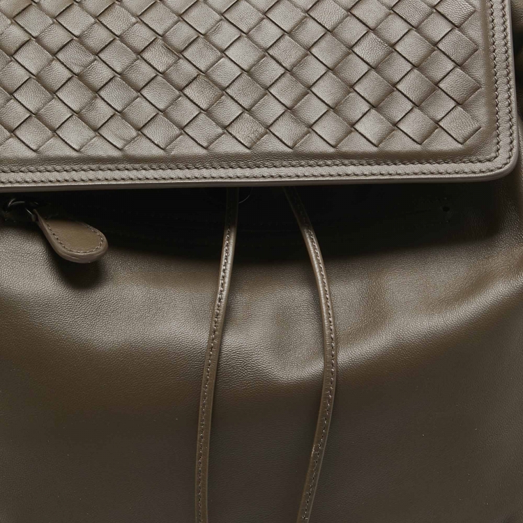 Pre Owned Bottega Veneta Grey Intrecciato Leather Drawstring Flap Bakcpack