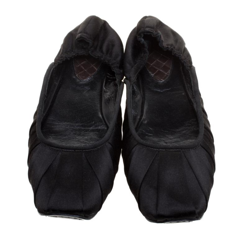 Pre Owned Bottega Veneta Black Pleated Satin Scrunch Ballet Flats Size 37.5