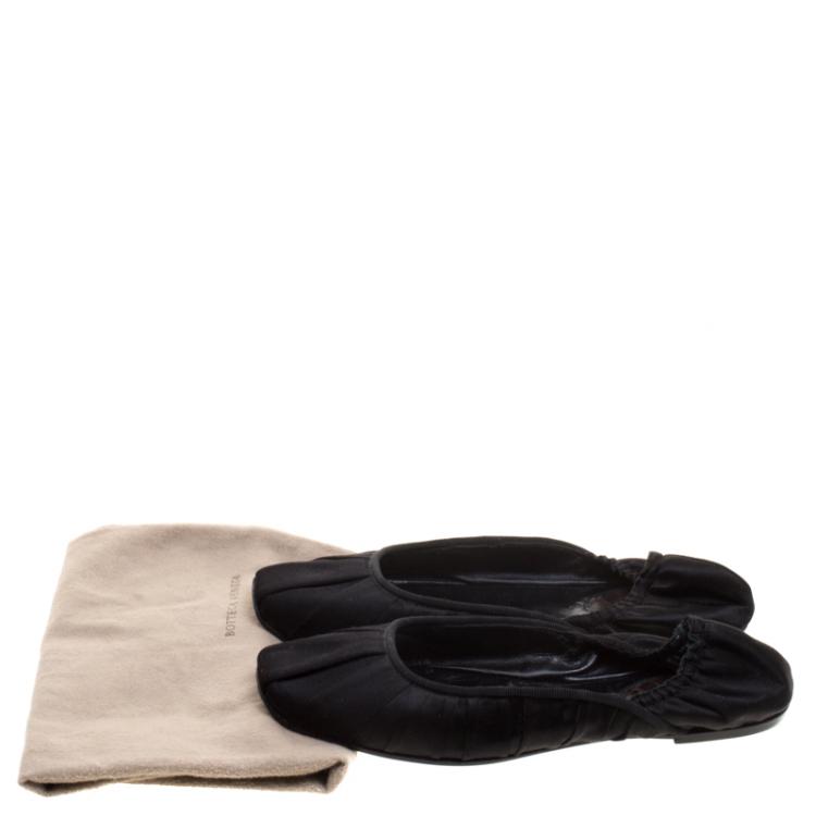 Pre Owned Bottega Veneta Black Pleated Satin Scrunch Ballet Flats Size 37.5