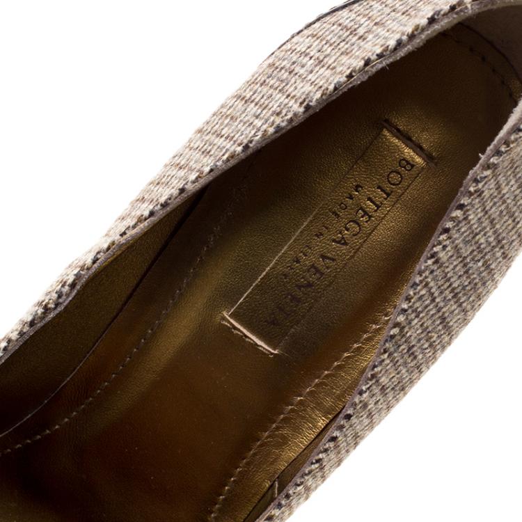 Pre Owned Bottega Veneta Beige Fabric and Croc Leather Almond Toe Pumps Size 38