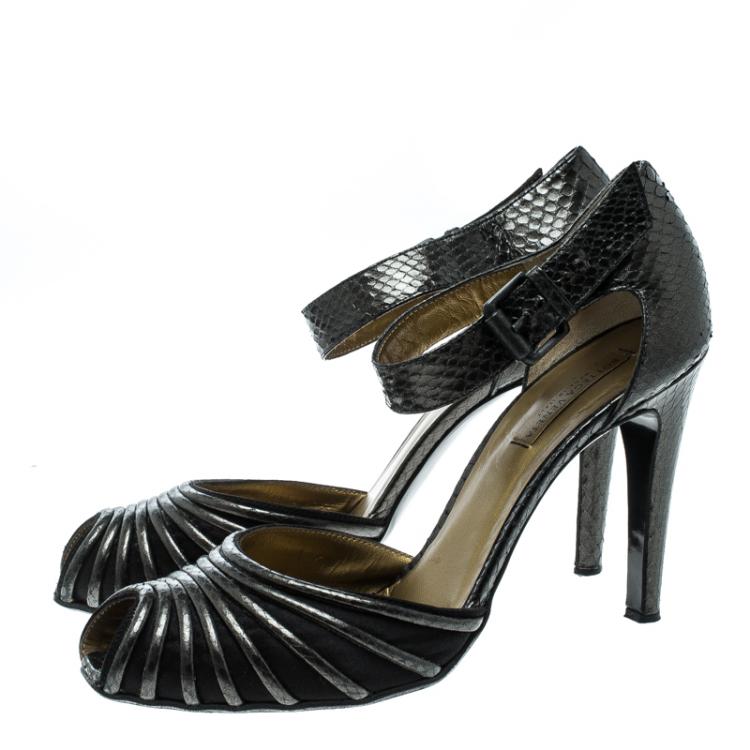 مملوكة مسبقًا Bottega Veneta Metallic Grey Snakeskin Leather and Satin Ankle Strap Peep Toe Sandals Size 40.5