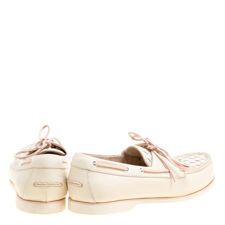 مملوكة مسبقًا Bottega Veneta Cream Intrecciato Leather Boat Loafers Size 39