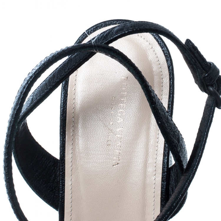 مملوكة مسبقًا Bottega Veneta Black Leather Snakeskin Detail Butterfly Gilda Wedge Sandals Size 40