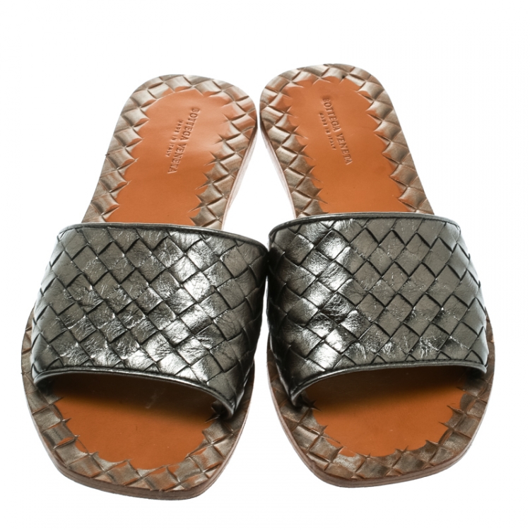 Pre Owned Bottega Veneta Antique Silver Leather Intrecciato Flat Slides Size 36.5