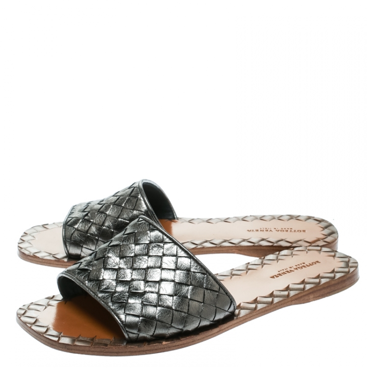 Pre Owned Bottega Veneta Antique Silver Leather Intrecciato Flat Slides Size 36.5