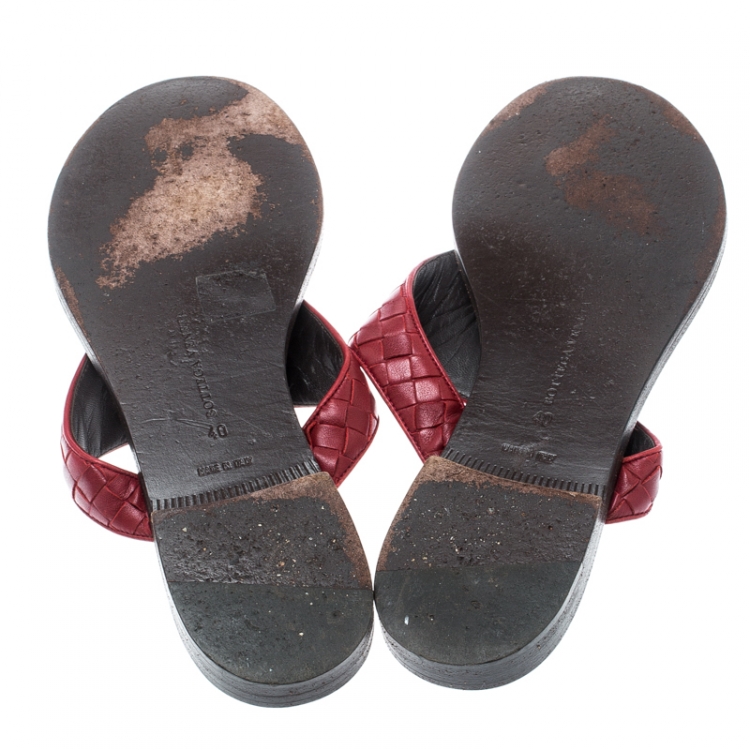 Pre Owned Bottega Veneta Burgundy Intrecciato Leather Flat Thong Slippers Size 40