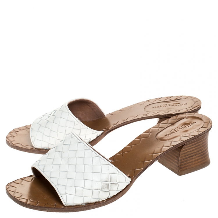مملوكة مسبقًا  Bottega Veneta White Intrecciato Leather Slide Sandals Size 40