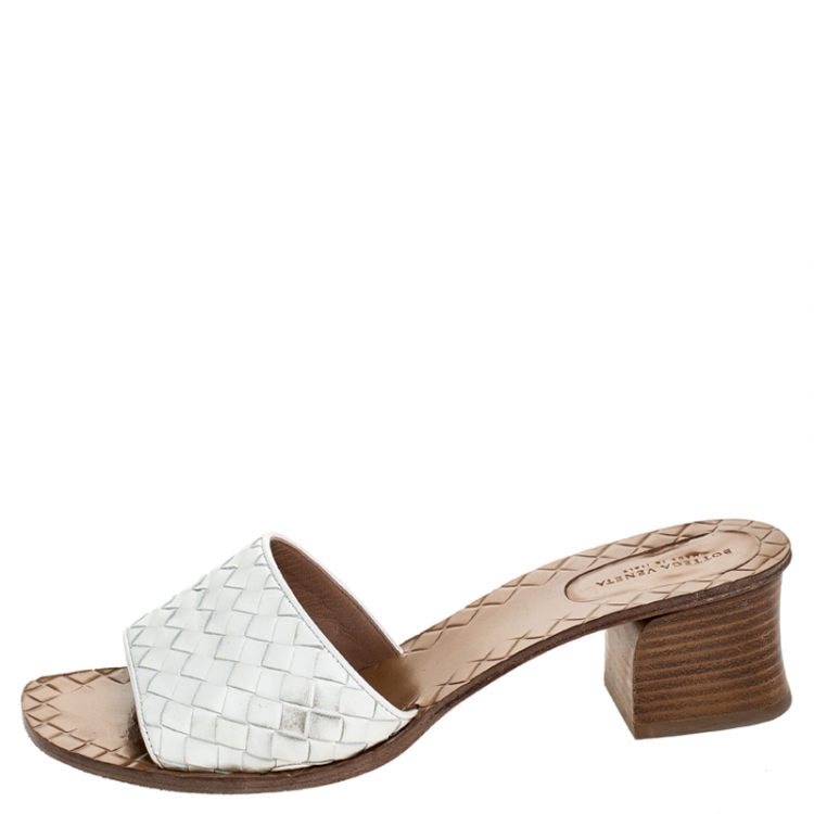 مملوكة مسبقًا  Bottega Veneta White Intrecciato Leather Slide Sandals Size 40