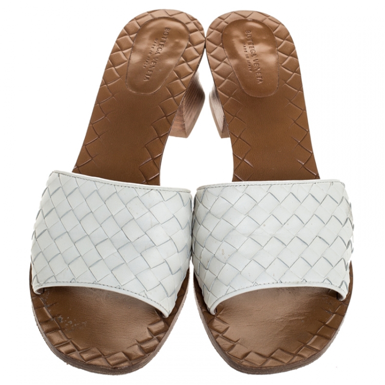 مملوكة مسبقًا  Bottega Veneta White Intrecciato Leather Slide Sandals Size 40