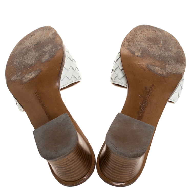 مملوكة مسبقًا  Bottega Veneta White Intrecciato Leather Slide Sandals Size 40