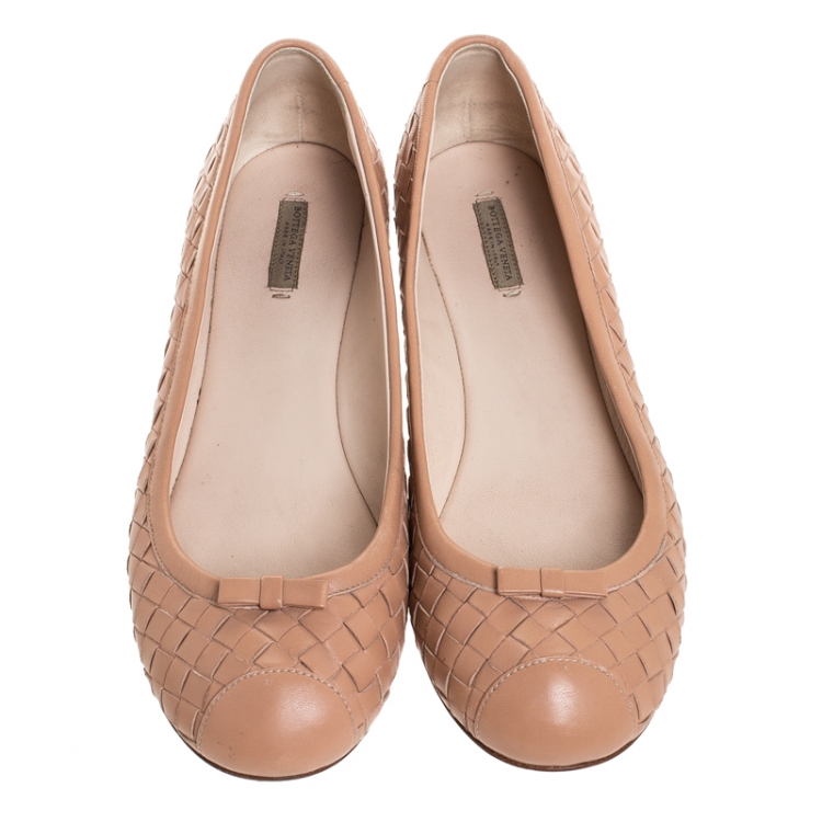 مملوكة مسبقًا Bottega Veneta Beige Intrecciato Leather Ballet Flats Size 37.5