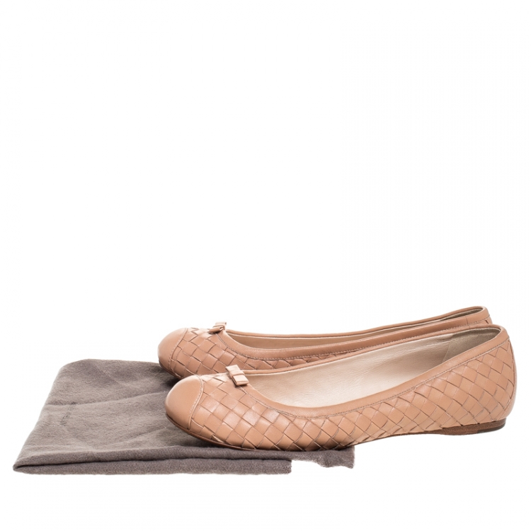 مملوكة مسبقًا Bottega Veneta Beige Intrecciato Leather Ballet Flats Size 37.5