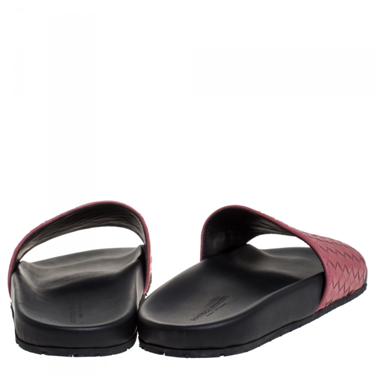Pre Owned Bottega Veneta Black/Old Rose Intrecciato Leather Lake Slide Flats Size 39