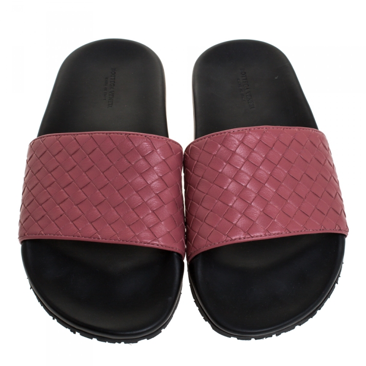 Pre Owned Bottega Veneta Black/Old Rose Intrecciato Leather Lake Slide Flats Size 39