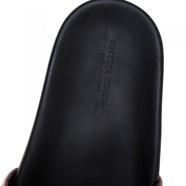 Pre Owned Bottega Veneta Black/Old Rose Intrecciato Leather Lake Slide Flats Size 39