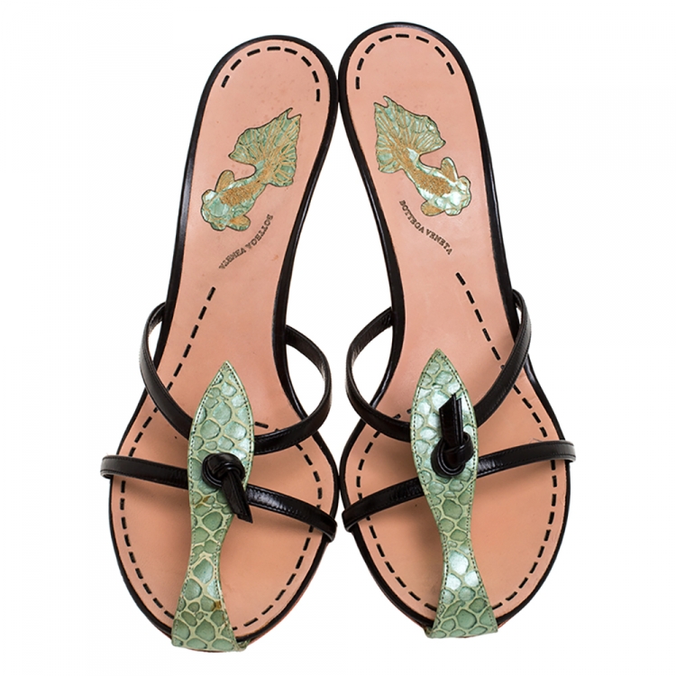 Pre Owned Bottega Veneta Black/Green Leather And Embossed Leather With Knot Detail Slide Sandals Size 40.5